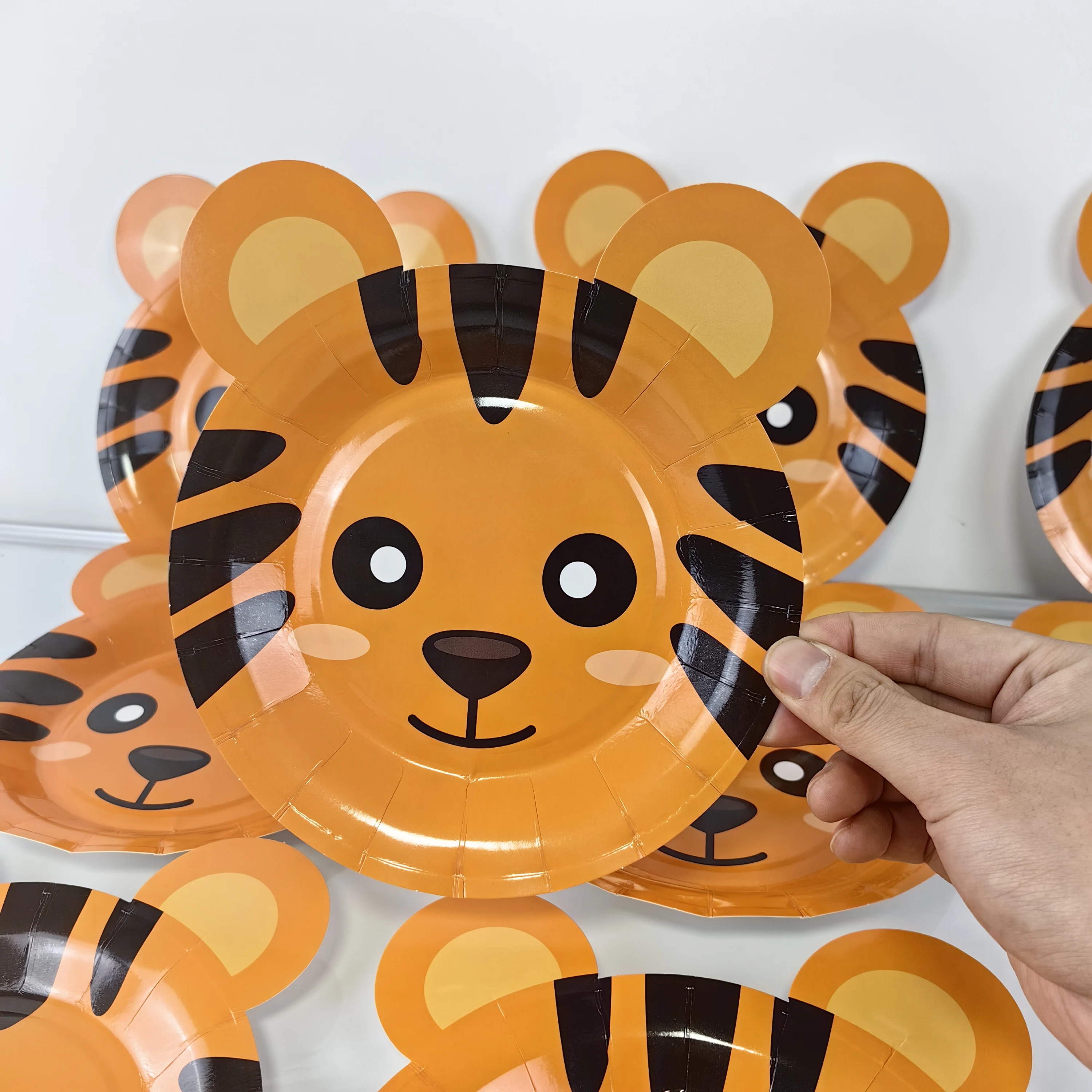 10pcs/pack Jungle Safari Party Paper Plates Animal Shaped Disposable Plate Safari Theme Party Plates Safari Birthday Party Decor