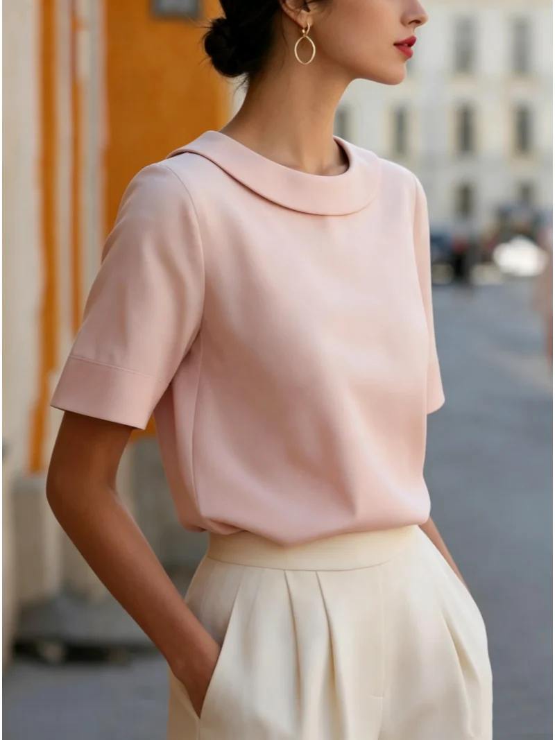 Elegante Kurzarmbluse mit abgerundetem Kragen und strukturierter Passform für Damen im Büro oder für formelle Anlässe. – Detail 4