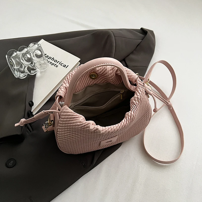 In 2024, the new solid-color high-grade pleated Rhomboid PU shoulder bag is small and delicate, simple and generous