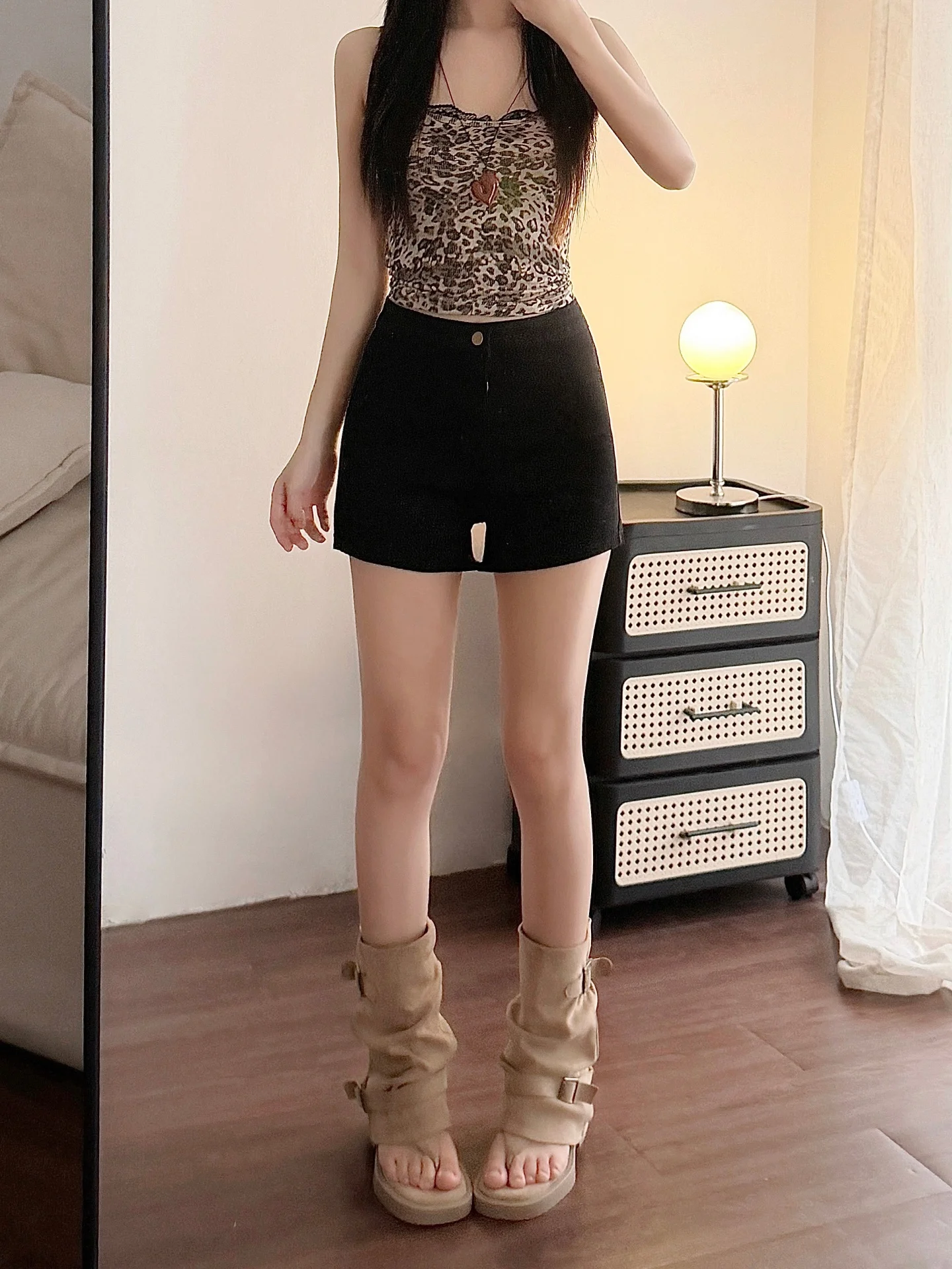 Black A-Line Denim Shorts Women's Summer New Style Hot Girl Tight Fit Bodycon Pants Small Size Slim Straight Hot Pants
