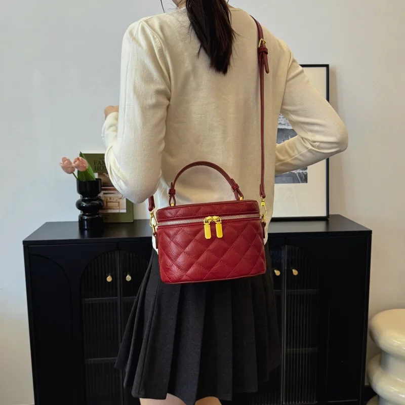 

2025 New Arrival! Fashion Forward Women's Bags with Quilted Design - Stylish Box & Bucket Shapes, Charming Small Crossbody Style