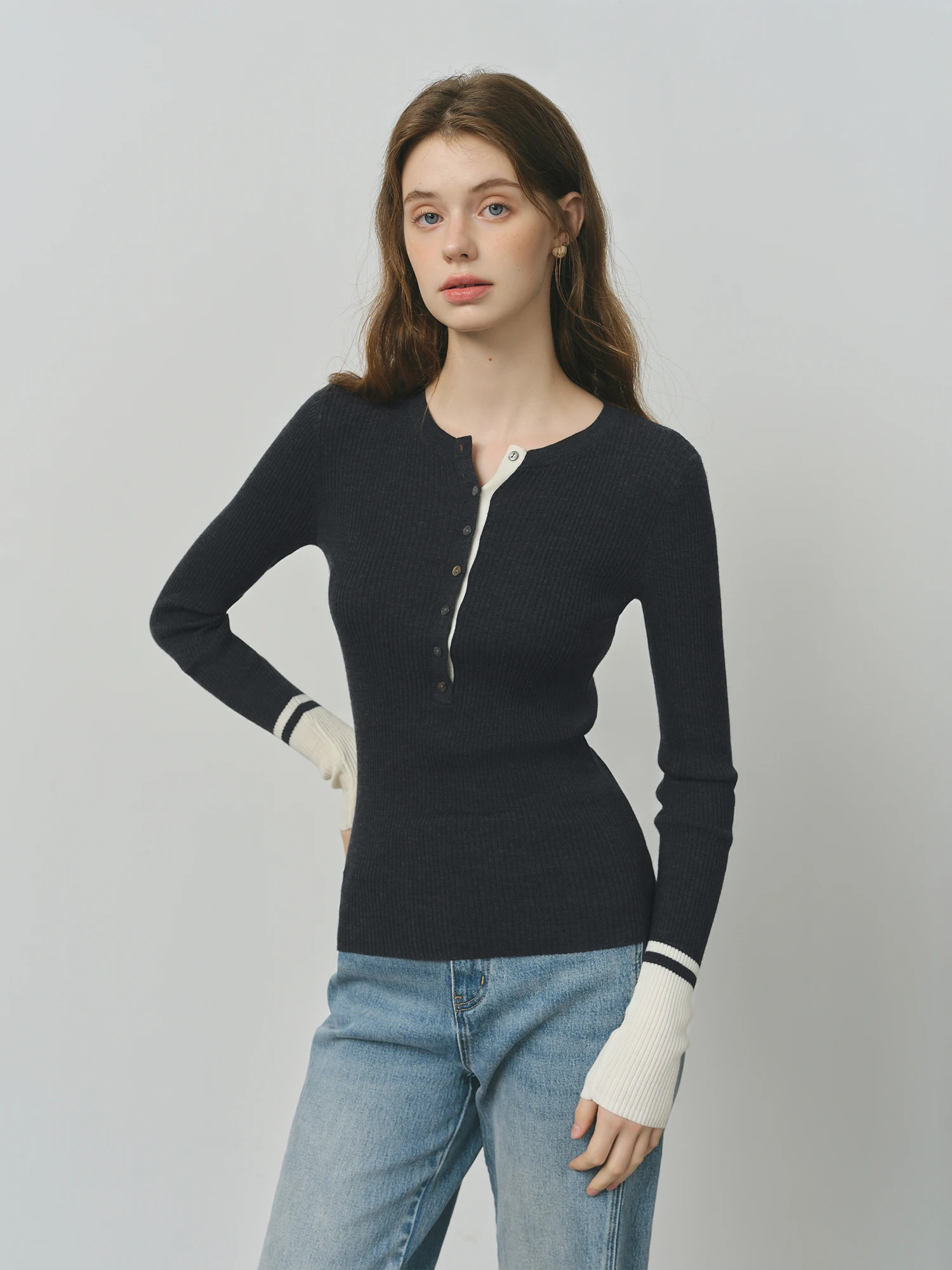 FSLE Lana Temperamento semplice Colore a contrasto Maglione con colletto Henry 2025 Autunno Nuovo stile Abbigliamento interno 25FS13063