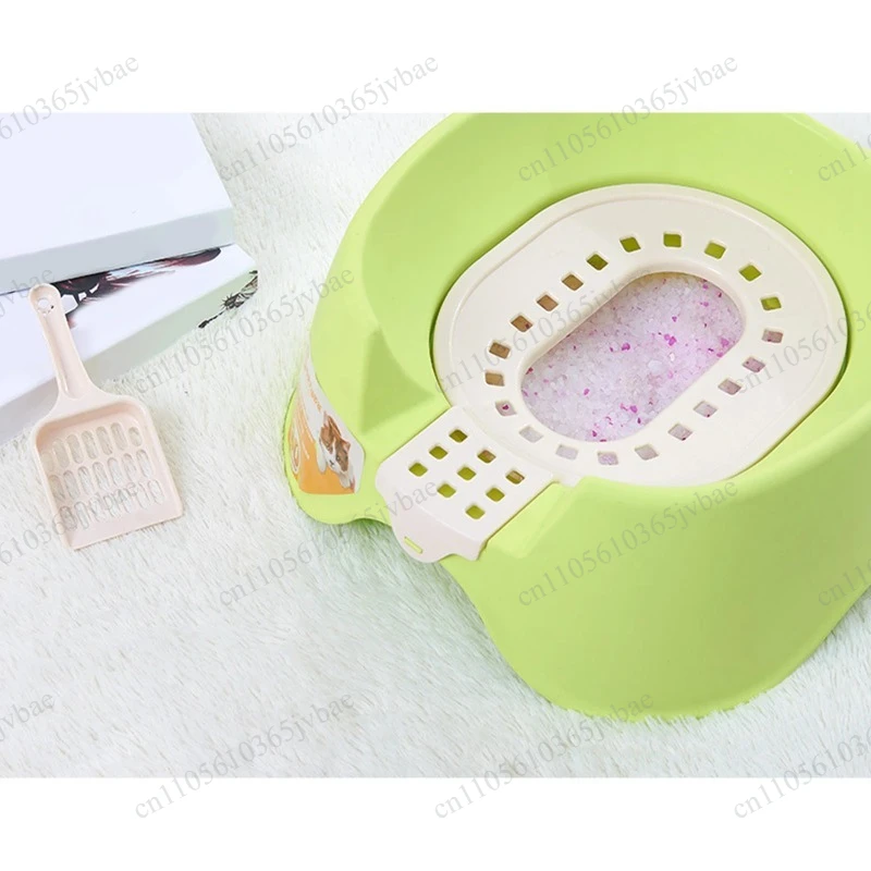 Open The Pet Litter Box At The Top, and Raise The Side Edge To Prevent Splashing Cat Toilet Basin.