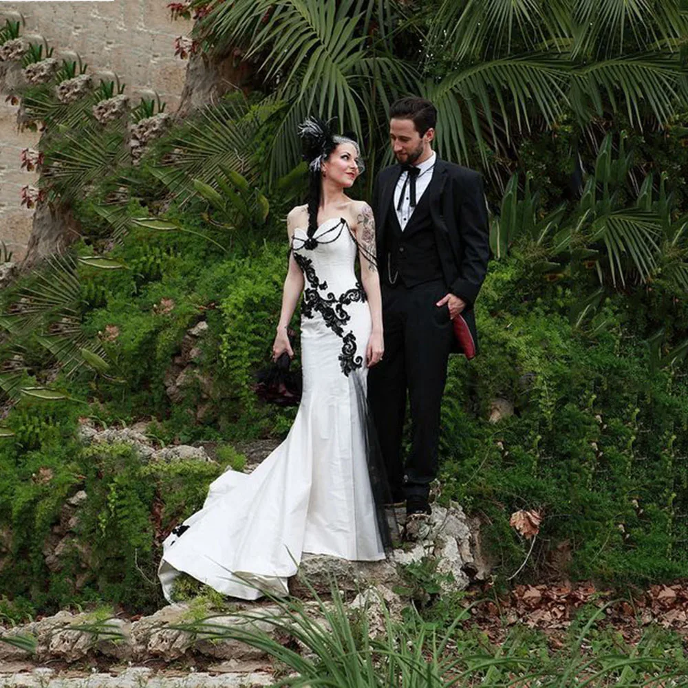 

Gorgeous White Wedding Dresses Floor Length Trumpet Sweetheart High Quality Black Lace Fairy Italian Vintage Women Prom Gowns