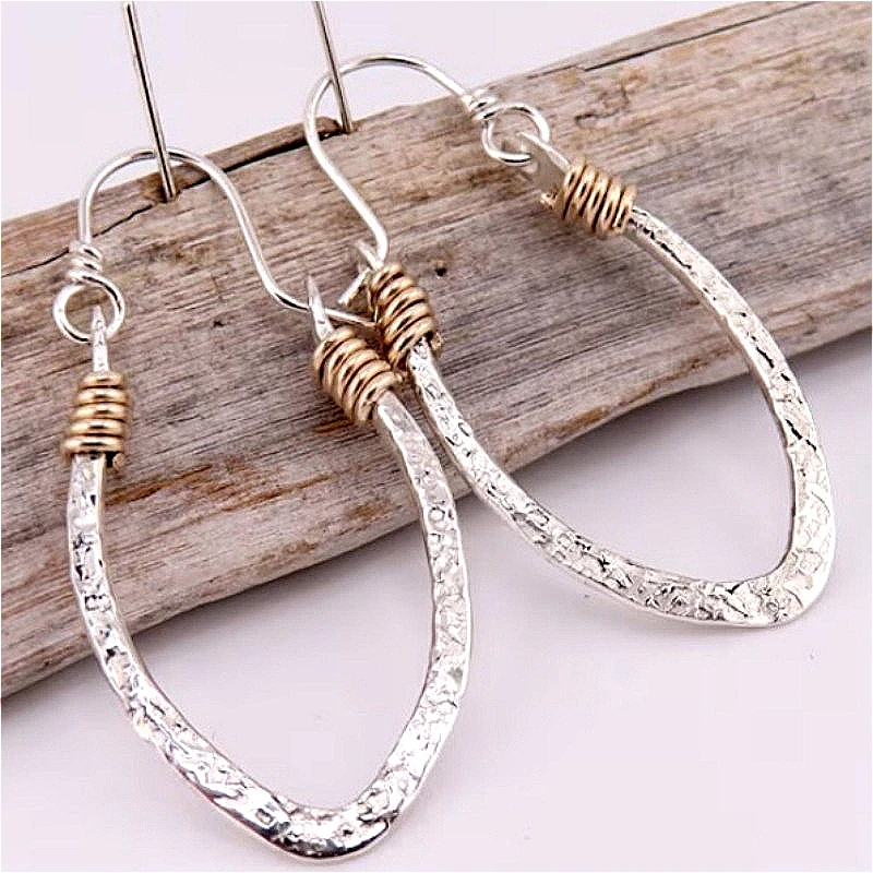 Ethnic Style Hammer Pattern Two Tone Hoop Earrings for Women Fashion Vintage Festival Banquet Silvery Plated Jewelry Accessories