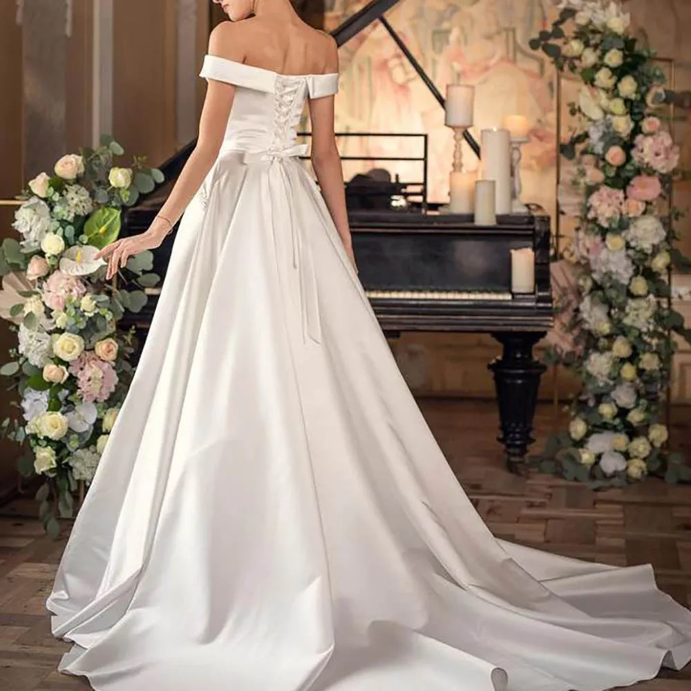 Robe de mariée en satin ivoire A-Line, robe de patients, décolleté en cœur, fibrpleat, longueur au sol, train de balayage