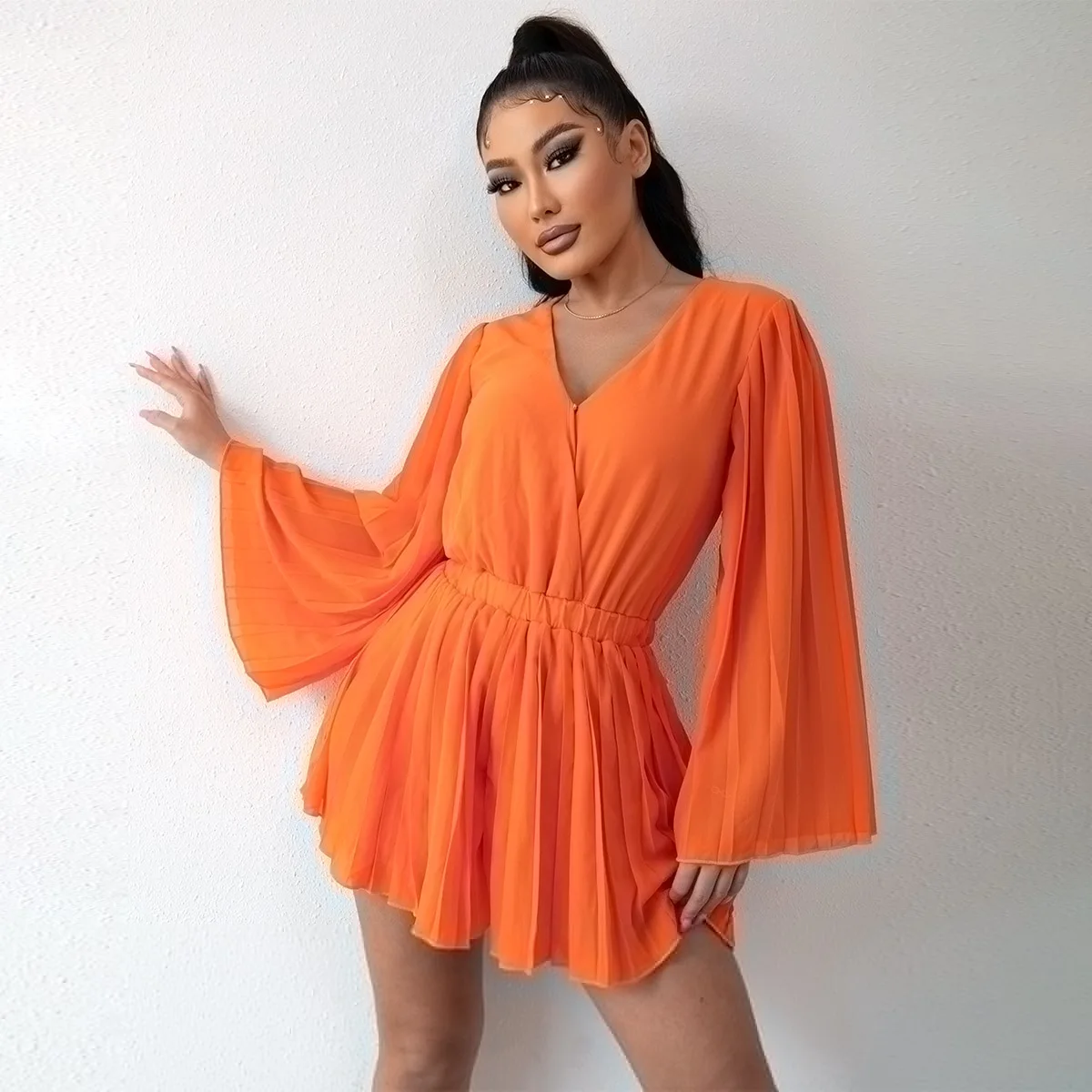 Chic Solid Color V-neck Pleated Promper With Long Sleeves