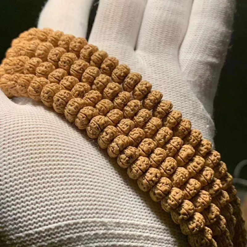 

Браслет из 108 бусин рудракши в форме НЛО с коротким стеблем, с узорами в виде дерева, цветка короля, цветка сливы и двойного дракона.