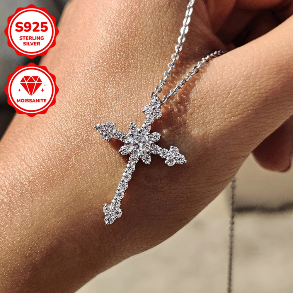 

1pc 0.5/1 Carat A Lustrous 925 Sterling Silver Moissanite Cross Necklace Is An Excellent Gift for Holidays and Anniversaries.