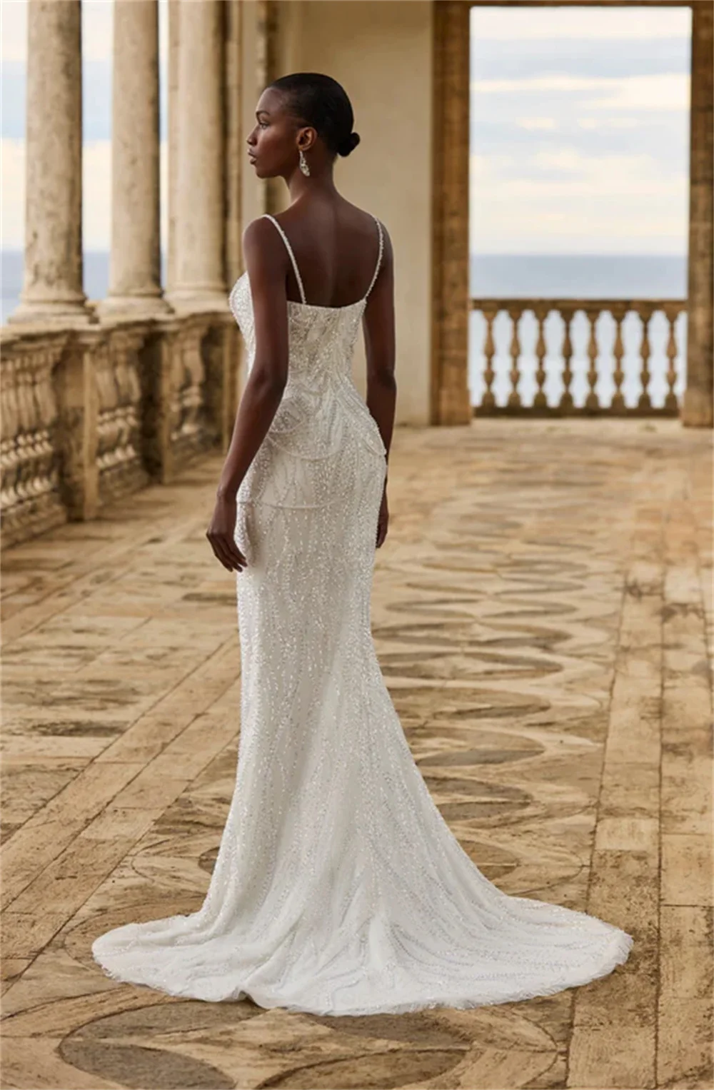 Tokyo Maßgeschneiderte weiße Brautkleider mit Spaghettiträgern, abnehmbaren Ärmeln, Reißverschluss hinten, Brautkleid, A-Linie, Hofschleppe, Brautkleid