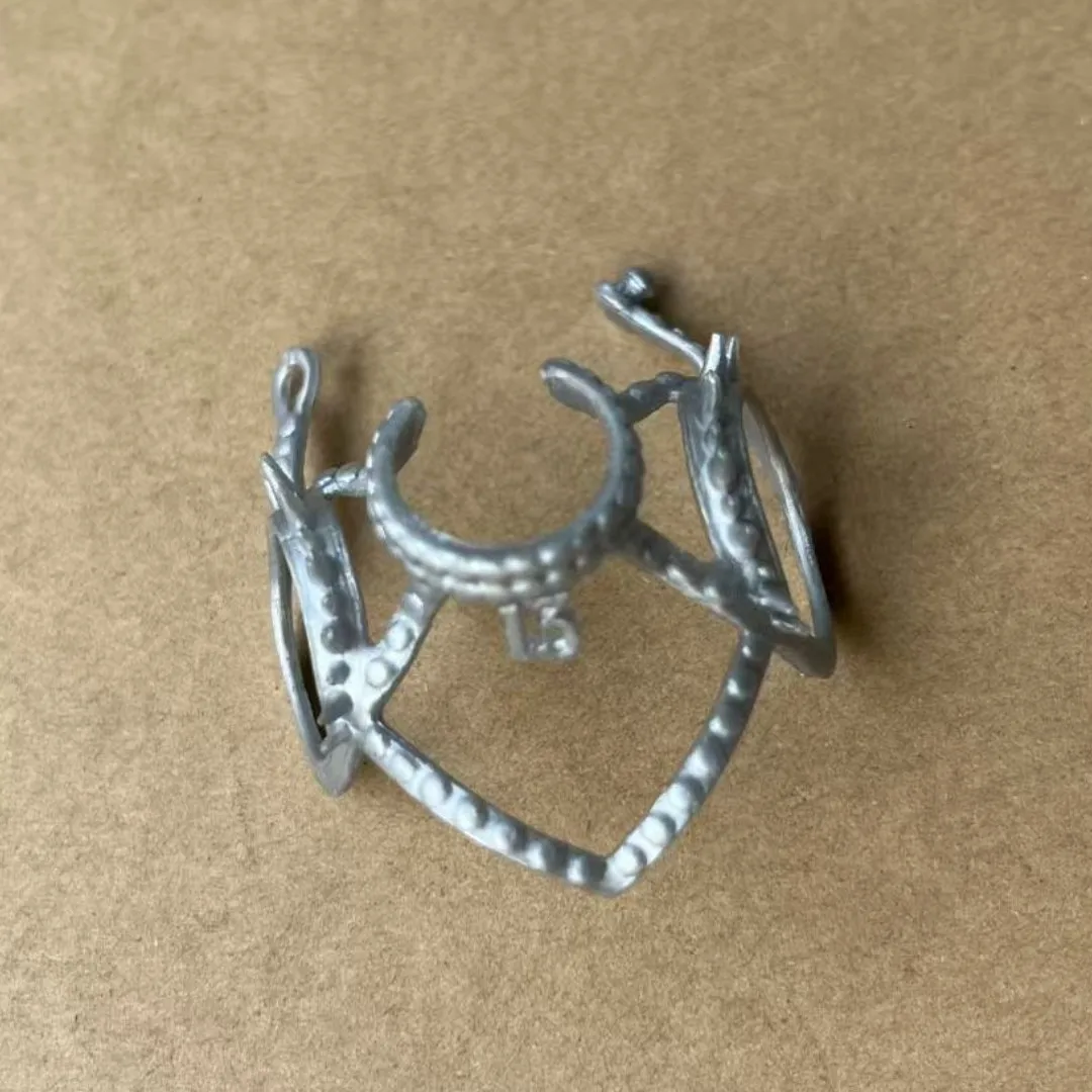 DIY Monster-Puppen-Teile: Original-Zubehörset mit Hüten, Zauberstäben, Gürteln, Handringen, individuellen Hemden und Bändern für kreatives Basteln – Detail 22