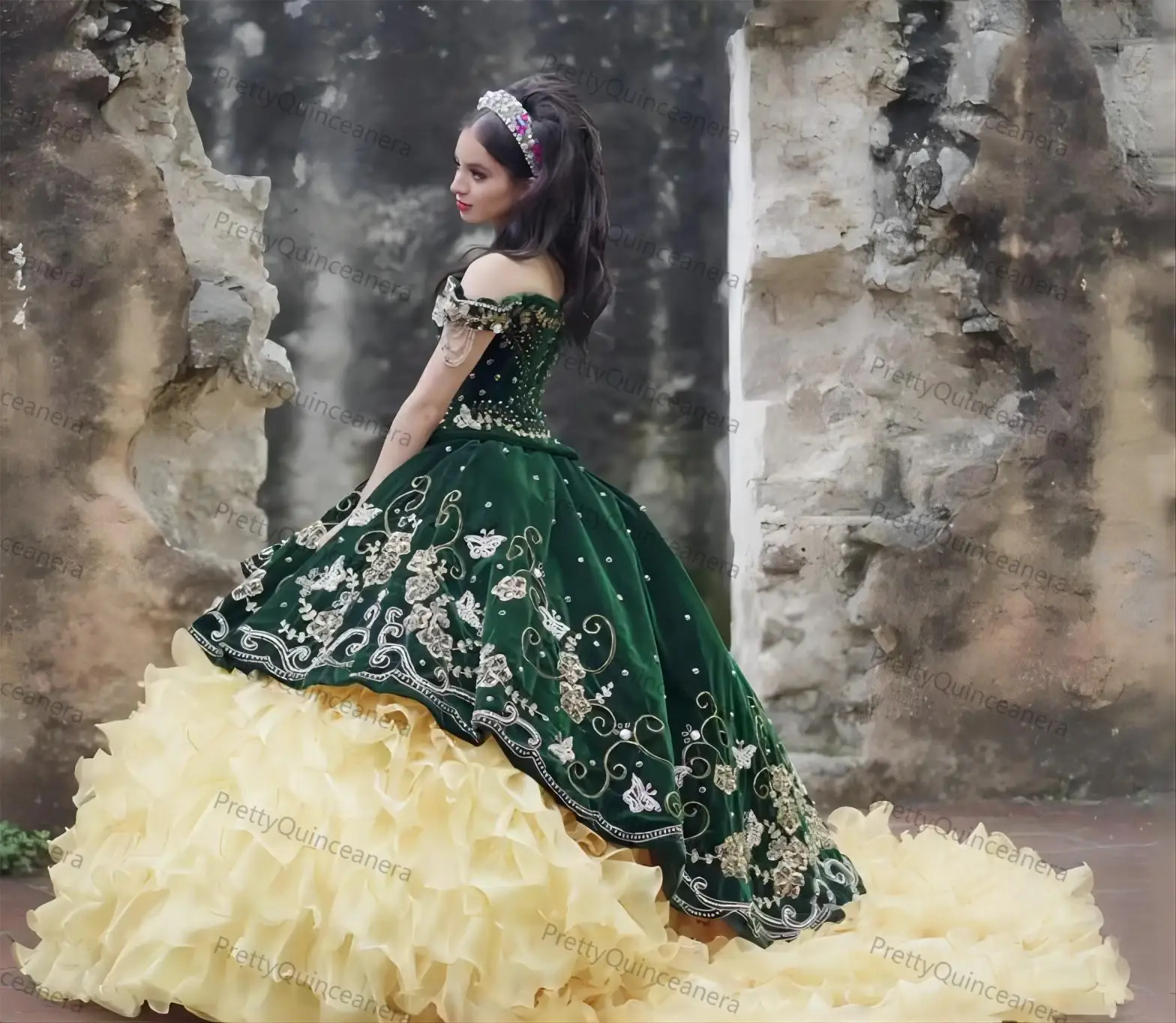 Emerald Green Velvet Light Gold Embroidery Charrao Quinceanera Dress with Organza Ruffles Mexican Vestido 15 Quinceañera