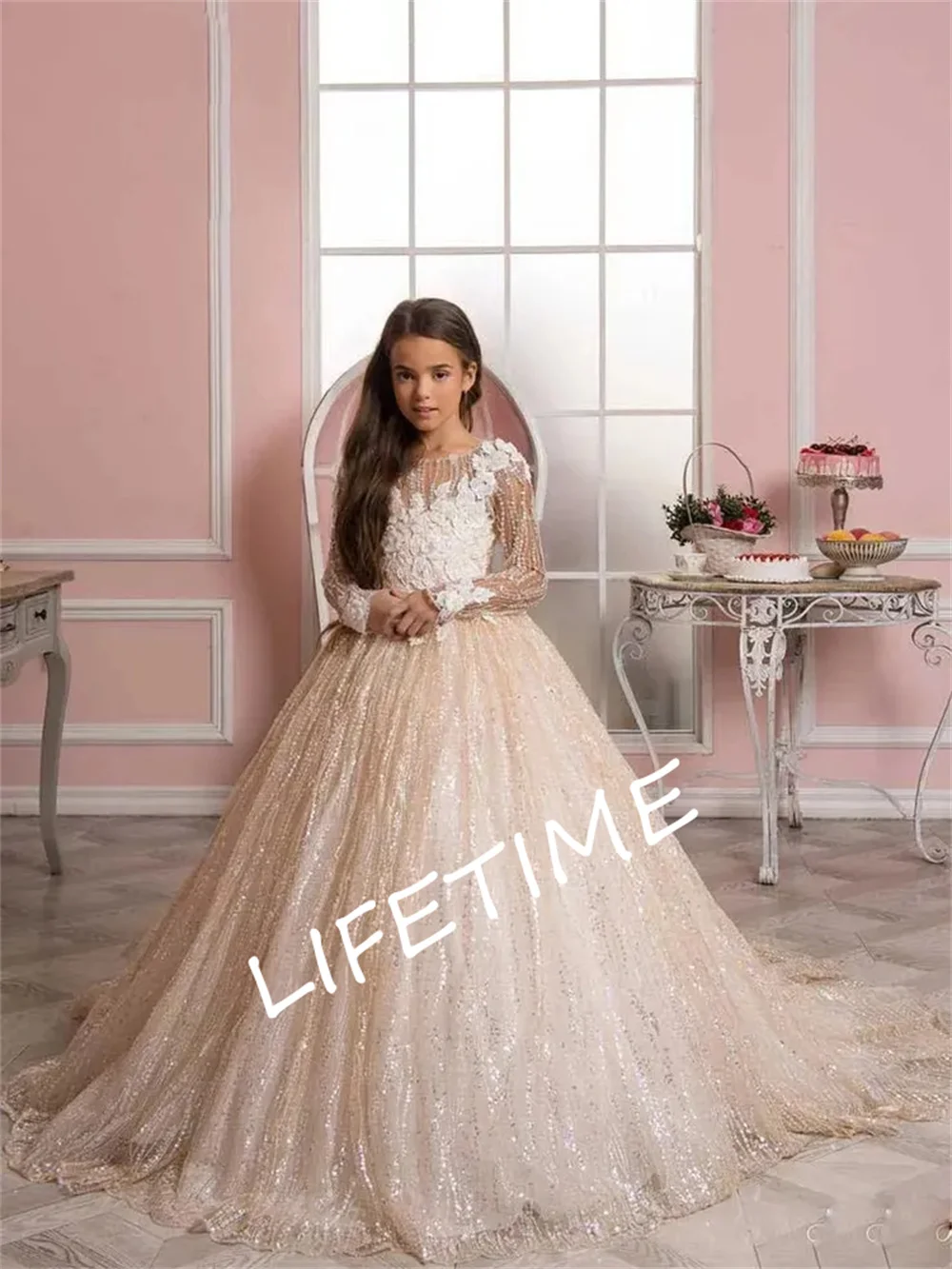 

Luxurious BlingBling Flower Girl Dresses Princess Ball Gown Long Sleeves Sheer Neck First Communion Prom Costumes Fashion 2023