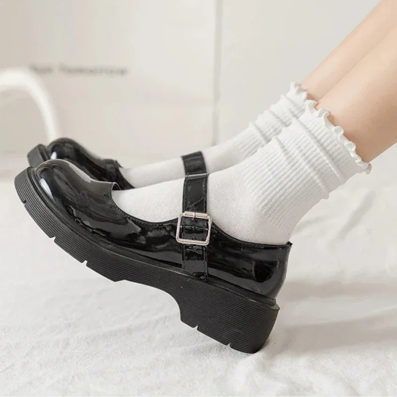 5 calzini da donna traspiranti in cotone paia/lotto Harajuku Retro Streetwear Solid Black White Socks donna giapponese Kawaii Cute frilly