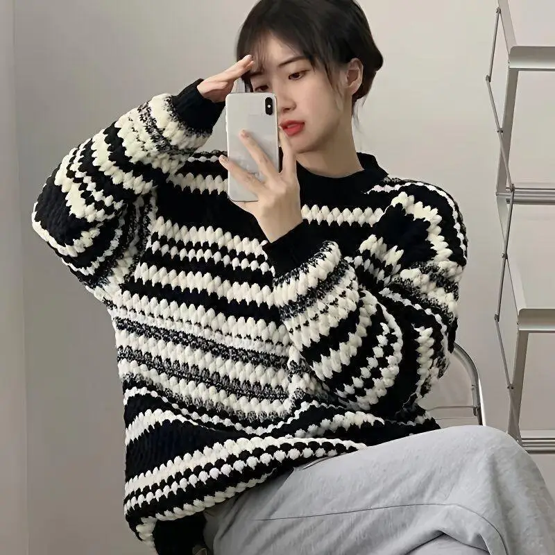 

Woman Round Neck Stripes Sweater Girl Fashion Casual Loose Long Sleeves Knitted Shirt Spring Autumn Clothes Wear Outside New