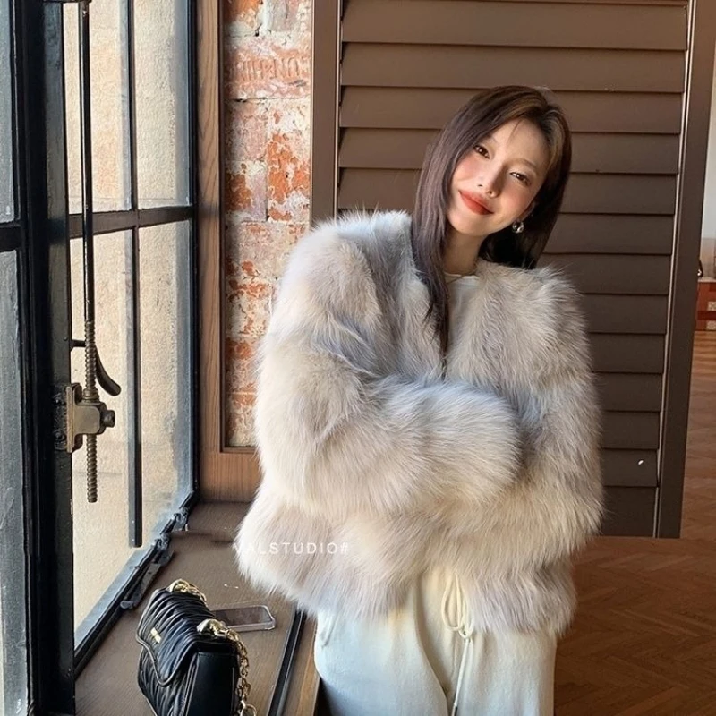 Women's faux fur coat, thick and luxurious collarless short fur coat, elegant jacket, warm coat for winter
