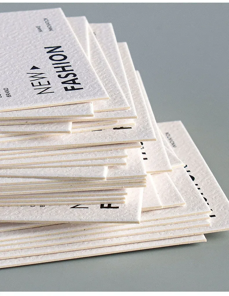100pcs Clothing Hangtag Custom Logo Women\'s Clothing Trademark Hangtag High-grade Roland Grain Hangtags Cards with Strings