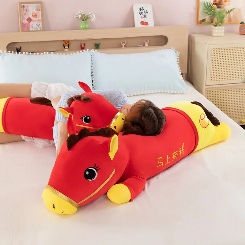 Kawaii 2026 Neujahr des Pferdes Plüschtier Langes Umarmungskissen Gefüllte Puppe für Kinder Geburtstagsgeschenk Niedliches Plüschtier Plüsch