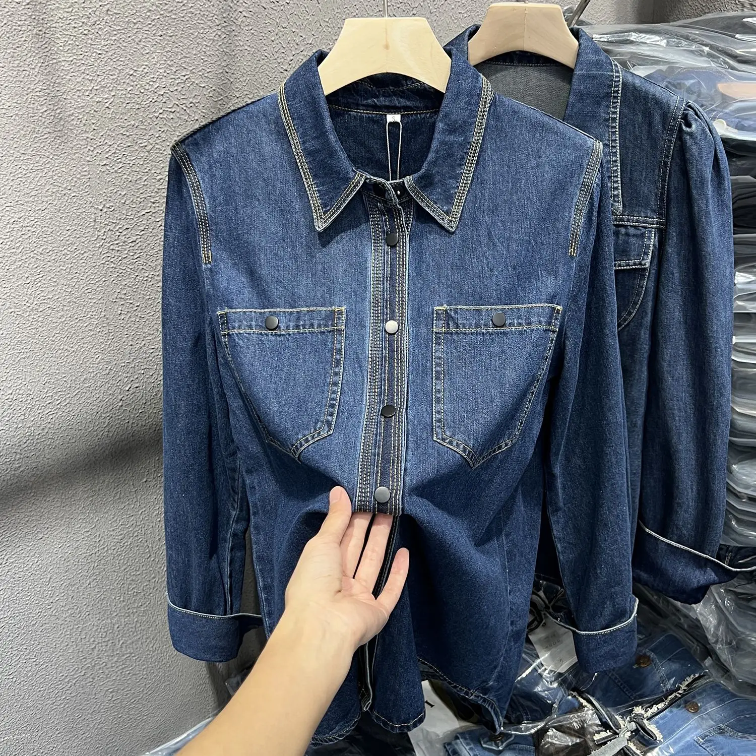 

Autumn Winter Denim Shirt Women Long Sleeve Single Breasted Velvet Thick Warm Jean Female Blouse Cowboy Casual Ladies Top D285