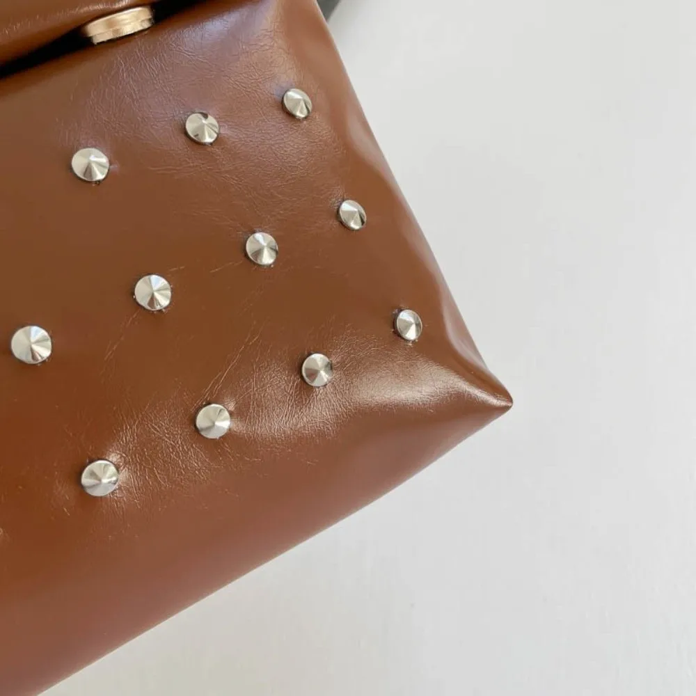 Luxury Rivet Envelope Clutch Bag Solid Color Large Capacity Clutch Purse Leather Metallic Sheen Evening Bag for Evening Party