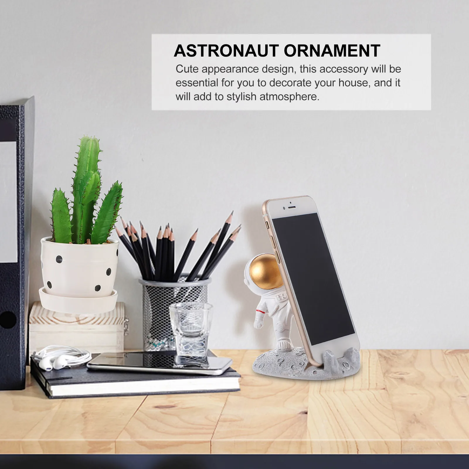 

2Pcs Astronaut Resin Statue Creative Home Decor Accessory for Living Room Bedroom Desk Decoration Space Enthusiast Gift