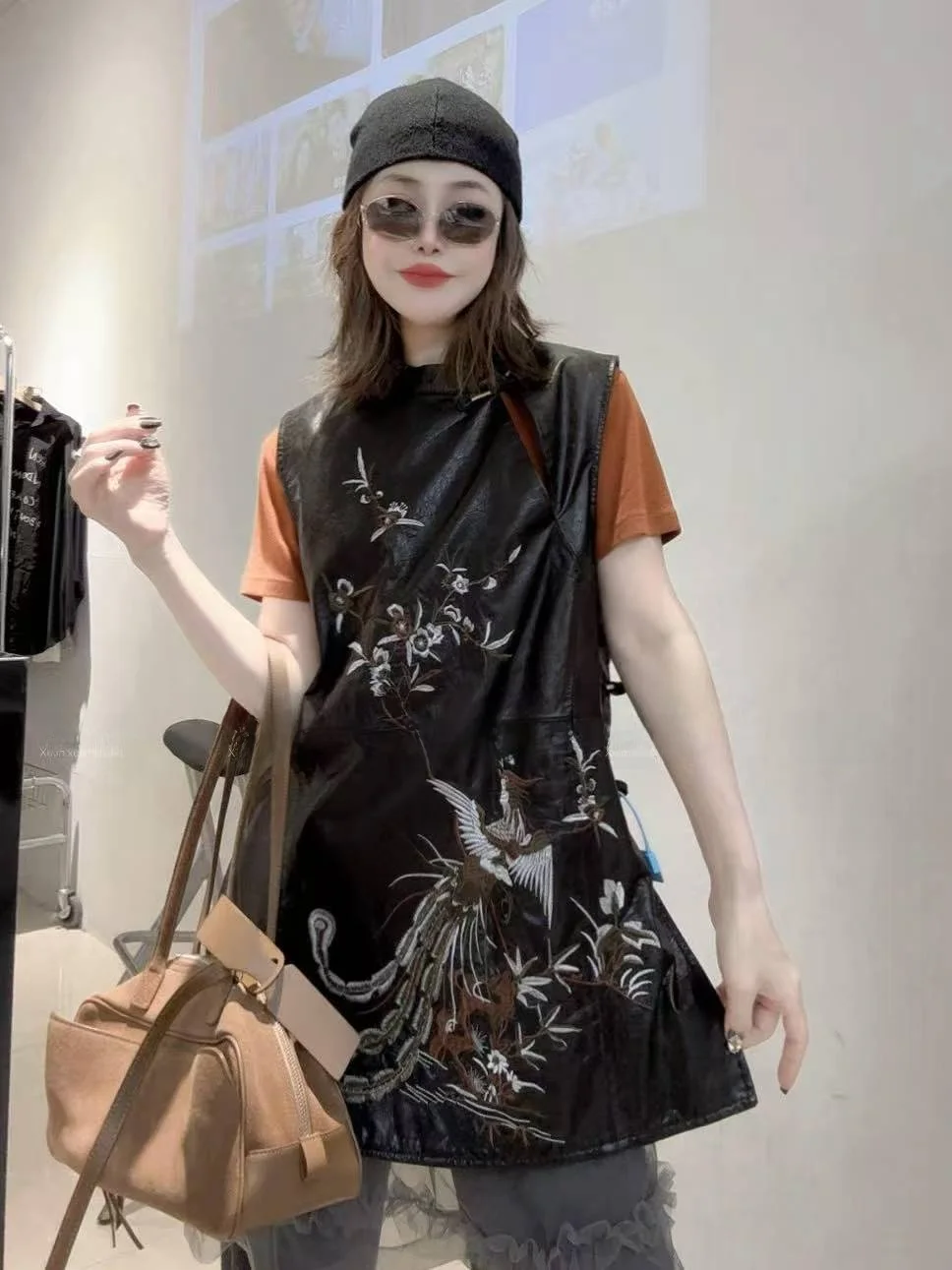 

Новинка 2025: Женский кожаный топ-майка Svel Slim Fit, универсальный, с короткой молнией, повседневный, модный, из овечьей кожи и ткани оксфорд