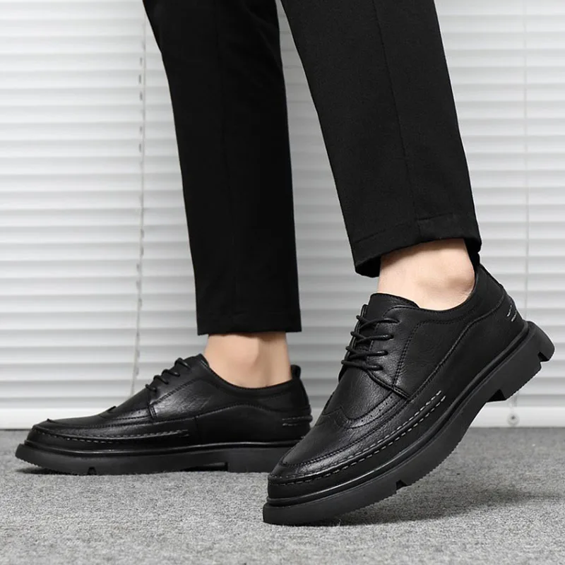 New 2023 Autumn Early Winter Shoes Men Brogues Flat Thick Sole Mens Casual Shoes Black Leather Male Footwear A4832