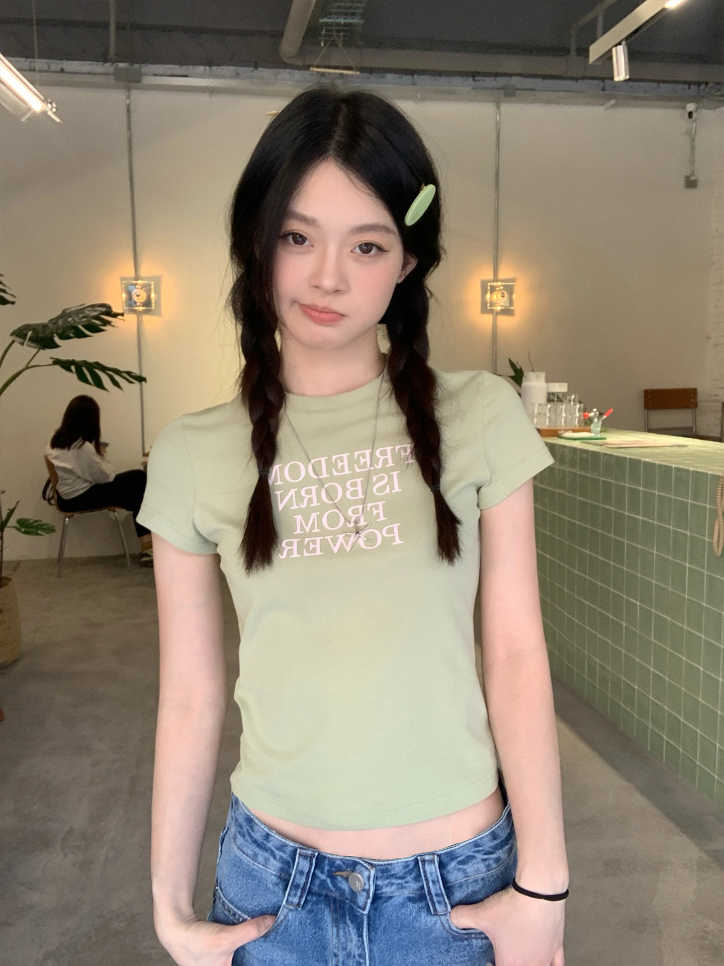 

Slim Fit ort Sve T-irt Women's een Color Korean Sle Commute Design round Ne Print Casual Top for Spring Season