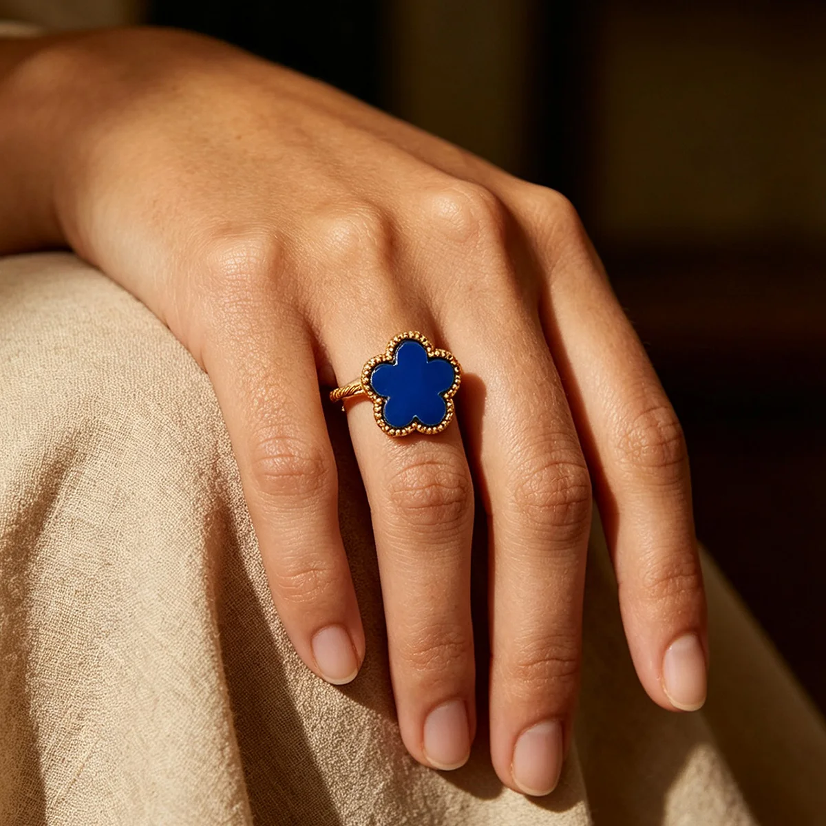 Vintage Emaille-Blumen-Offener Ring für Damen, Goldfarben, Edelstahl, Gedrehter Verstellbarer Manschettenring, Ästhetischer Boho-Schmuck, Geschenk – Detail 4