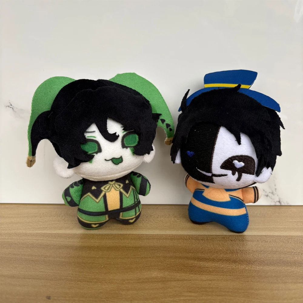 

10-сантиметровый милый цирковой арлекин с зелеными глазами и инспектор билетов Билл ‌ Плюшевая игрушка-брелок для сумки: персонаж из аниме-игры, плюшевая кукла-фрик