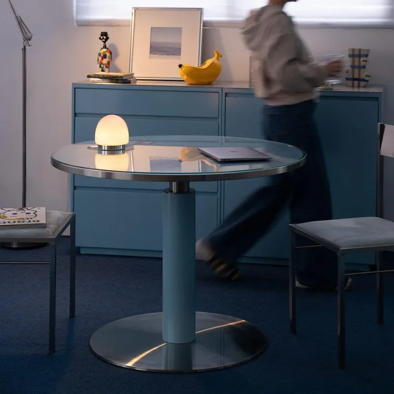 A small Korean-style apartment with a round dining table, featuring a dining table made of solid wood and stainless steel