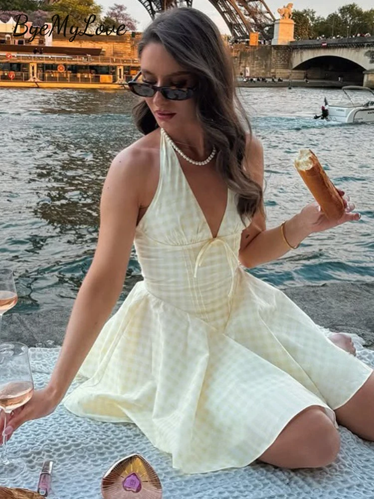 ByeMyLove 꽃 프린트 미니 드레스 여성 홀터넥 넥 드레스 백리스 민소매 여름 빈티지 우아한 드레스 V 넥 파티 드레스