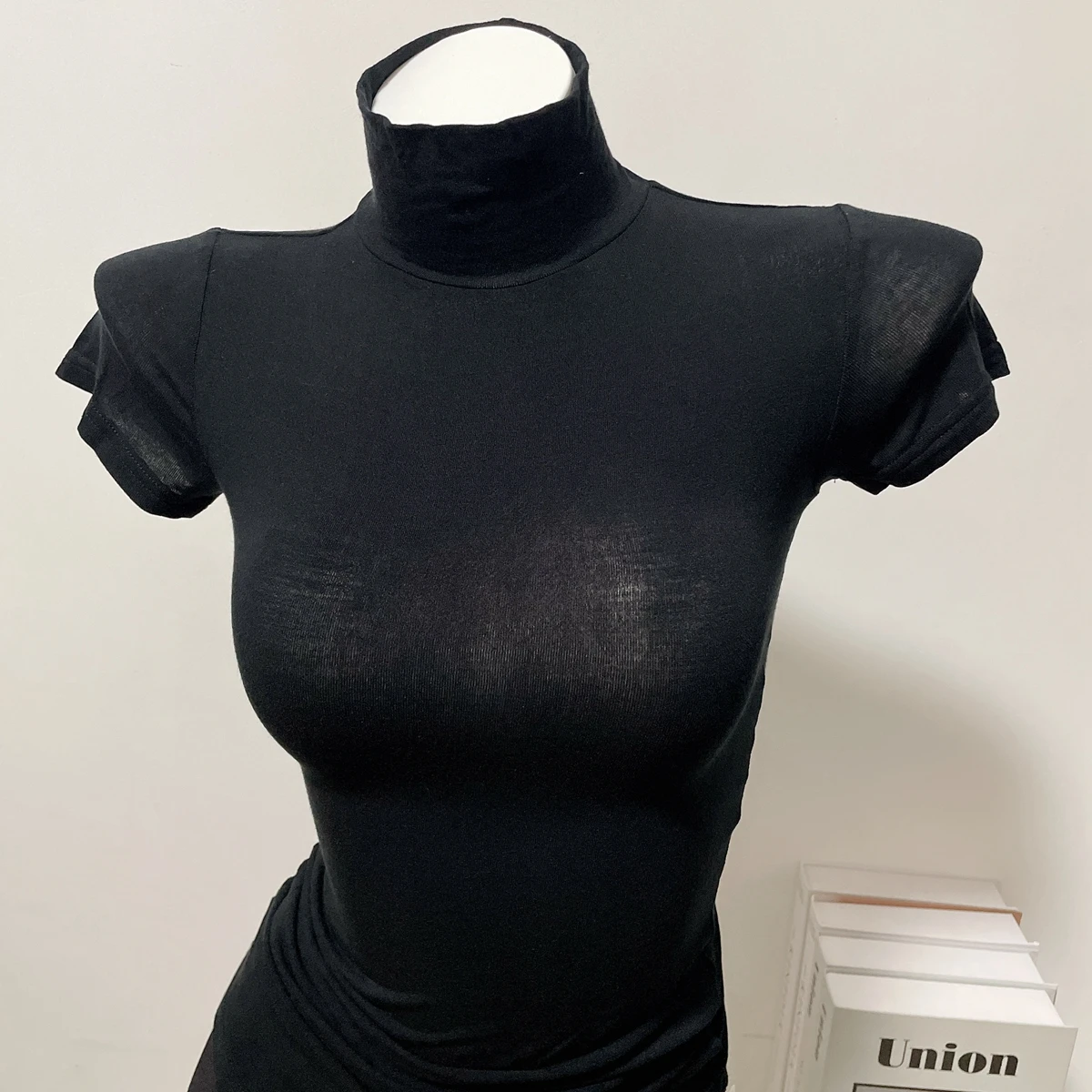 

Новая женская облегающая футболка Chao с высоким воротом и коротким рукавом, приятная к коже, однотонная, дышащая, базовый слой