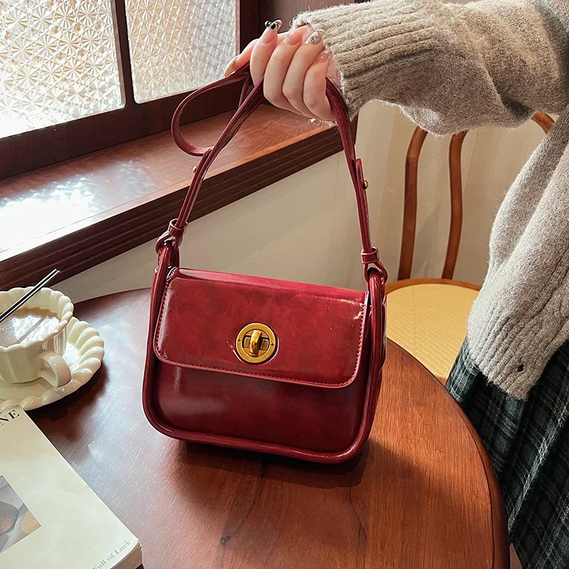 

Retro Oil Wax Leather Small Square Bag for Women 2025 New Versatile Lock Shoulder Crossbody Bag Fashionable Niche Armpit Bag Sac