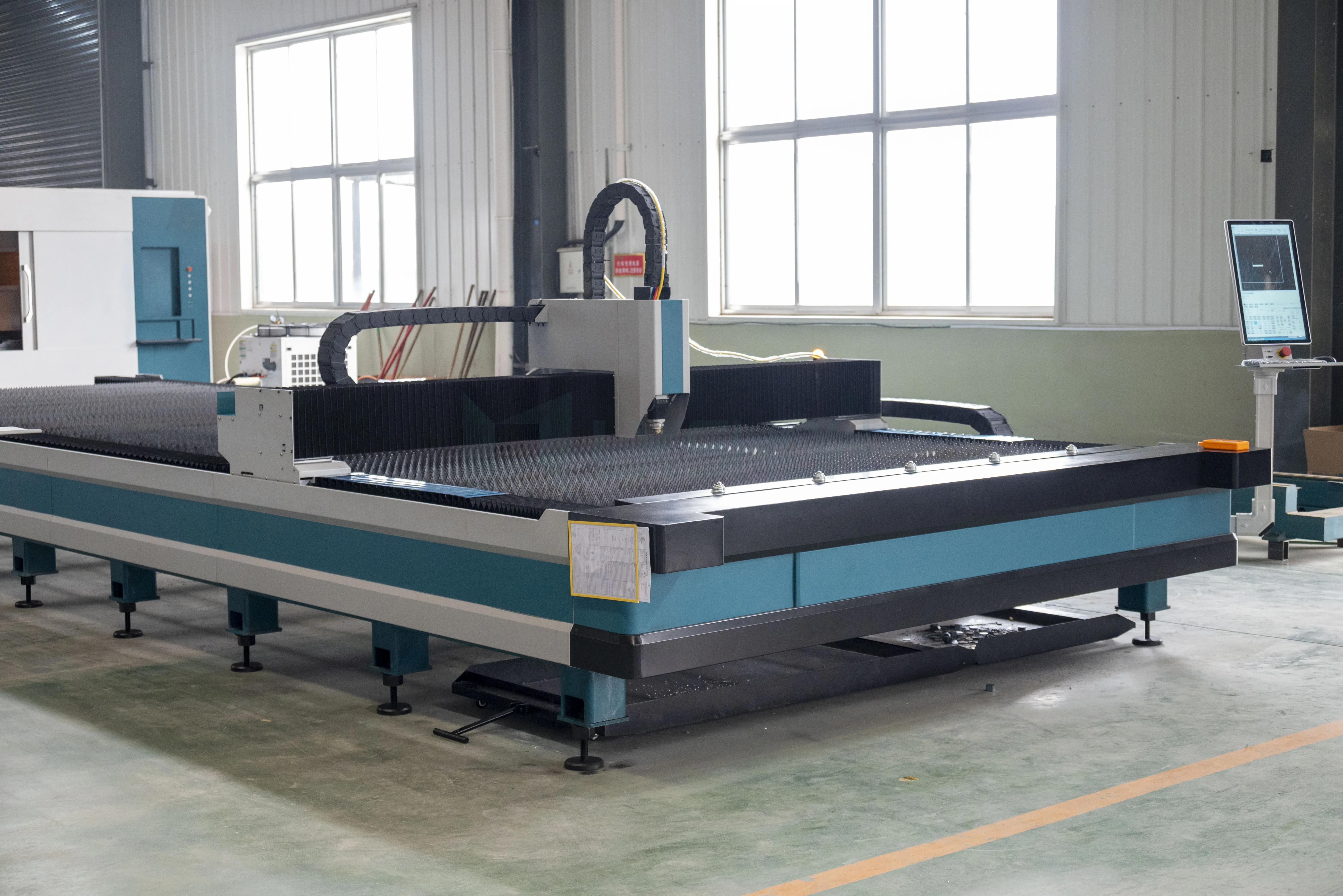 เครื่องตัดเลเซอร์3kW ตัดโลหะเหล็กขนาดใหญ่12 KW 6000W