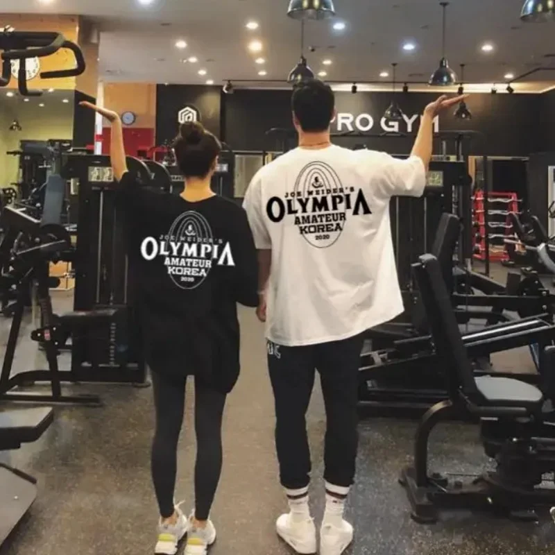 Nowy Fitness t-shirt męski z krótkim rękawem letni OLYMPIA para luźne Plus Size męskie/damskie koszulki treningowe rekreacyjne bawełniane koszulka