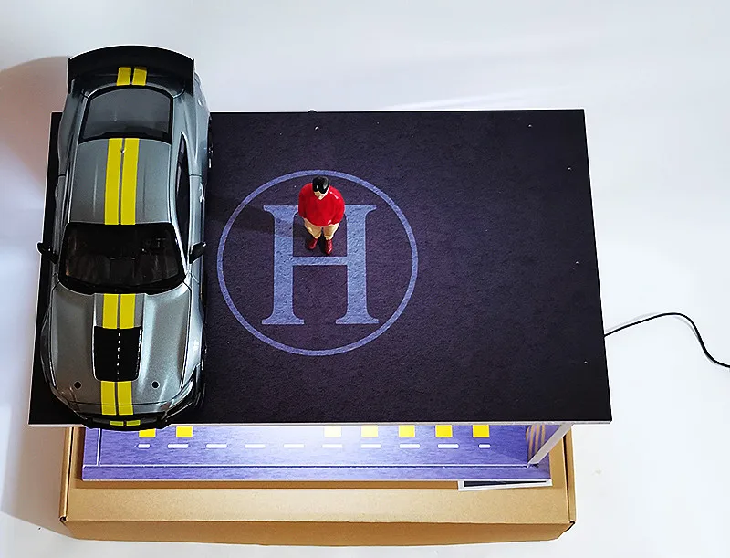 Diorama-Garagen-Vitrine im Maßstab 1:18, LED-Licht-Simulations-Parkplatz-Szenenmodell, staubdichte Ausstellungsbox für die Sammlung von Druckgussautos – Detail 10