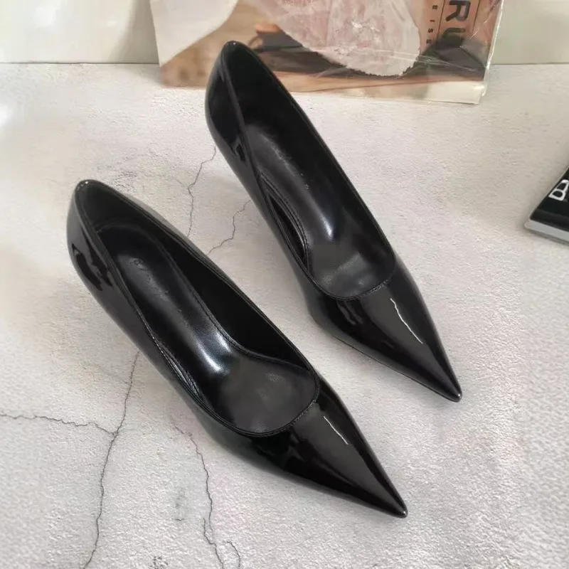 

New black high heels for women, slim heels, pointed toes, versatile temperament, shallow mouth professional women's shoes