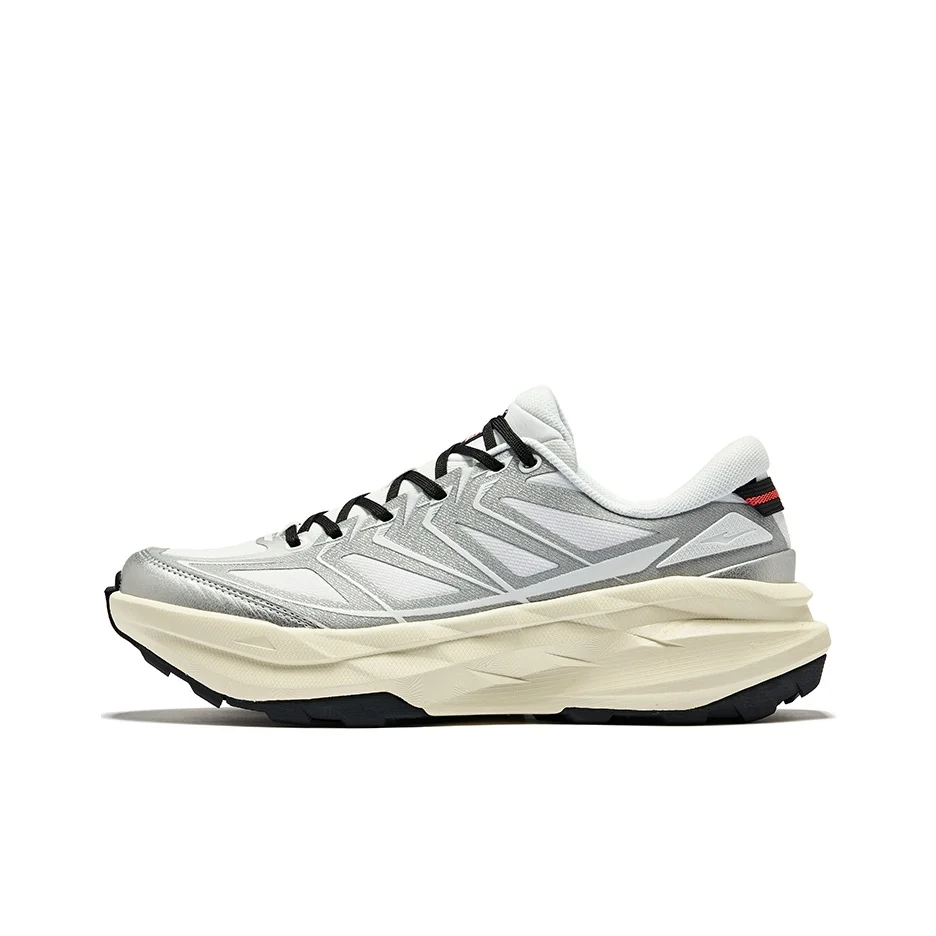 Erke Field Paths Chaussures décontractées basses pour hommes Erke Blanc Argent Brillant 51124302213-001