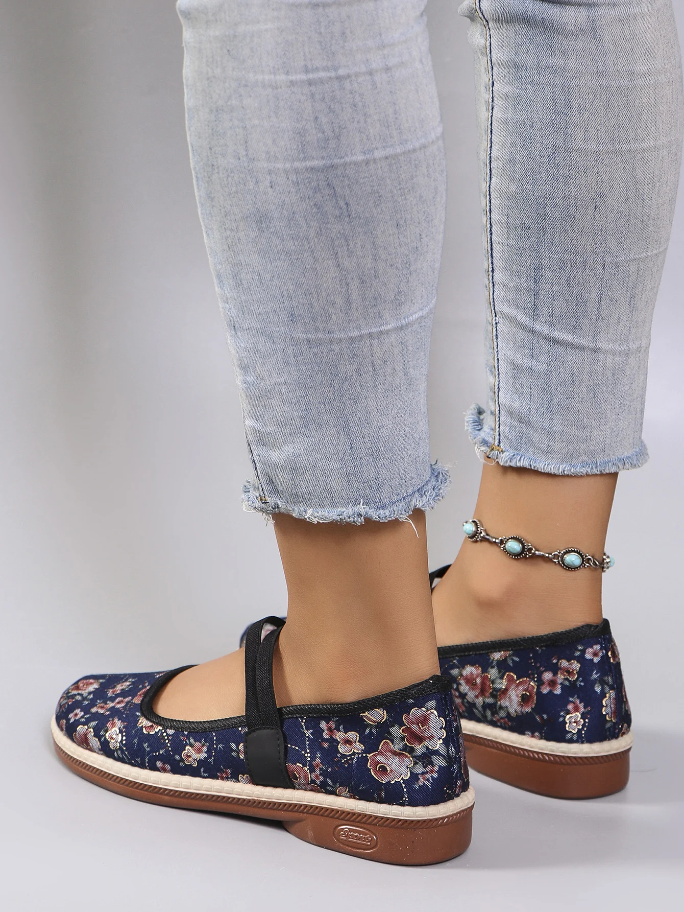 Spring New Women\'s Casual Sports Shoes Comfortable, Breathable, Lightweight, Wear resistant Lazy Shoes, Soft soled Flat Shoes