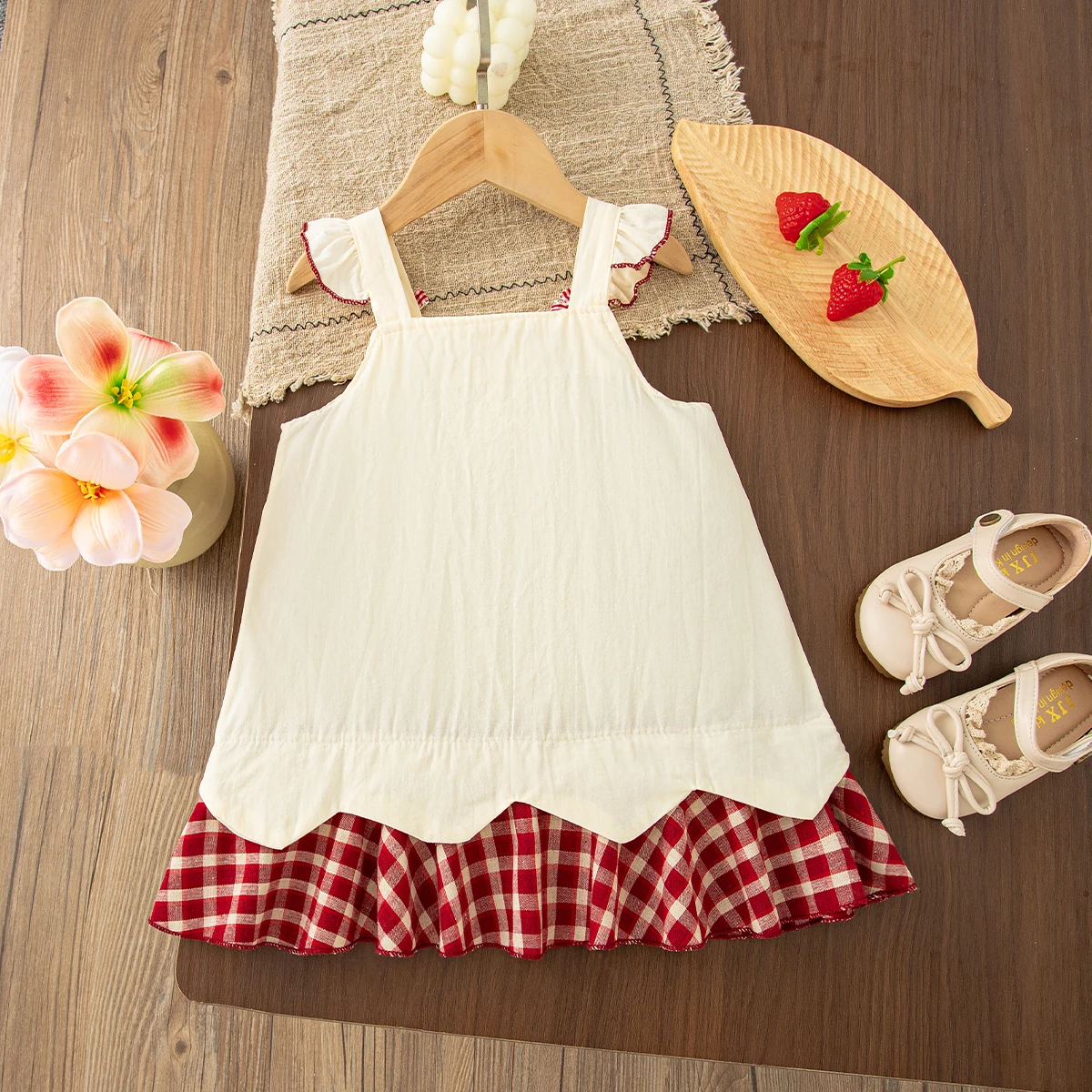 Baby-Mädchen-Kleid Sommer Erdbeer-Karo Baumwoll-Trägerkleid Süße Schleife Strand-Prinzessinnenkleid Baby-Mädchen-Kleidung – Detail 3