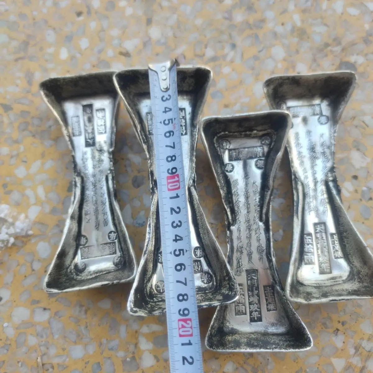 Paperweight light fifty taels of ingots, large ingots, ship-type ingots, ornaments, and good things above 1200 grams are randoml