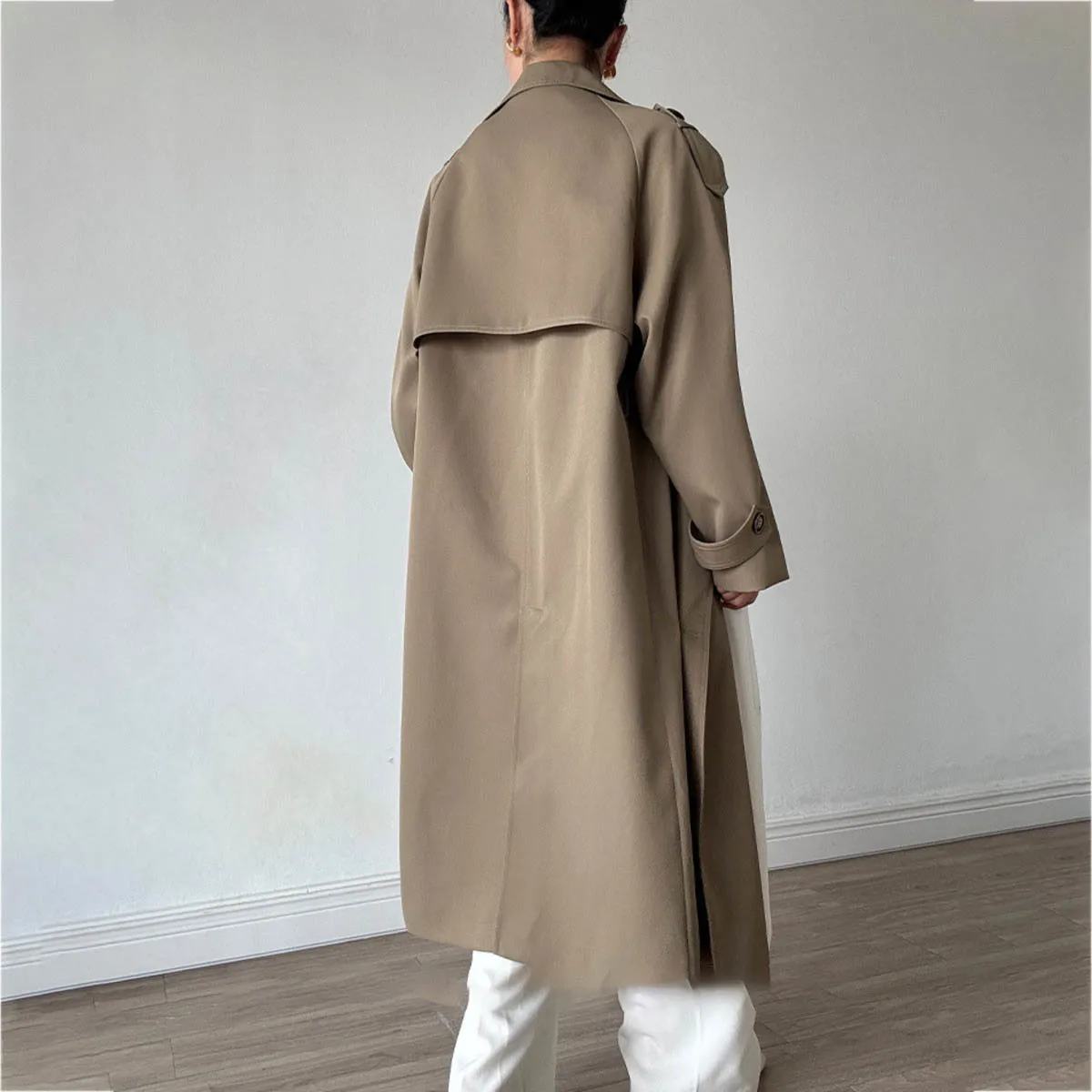 EOENKKY تصميم ذو ياقة بلون سادة وصدر مزدوج - معطف نسائي طويل فضفاض عالي الجودة بتصميم ربيعي جديد 2025