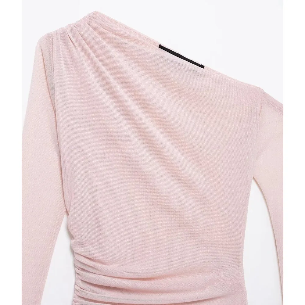 Nuovo Top asimmetrico in maglia di seta da donna Casual collo a barchetta senza spalline Slim Knit Manica lunga 2025 Primavera Estate Tulle Plissettato Top