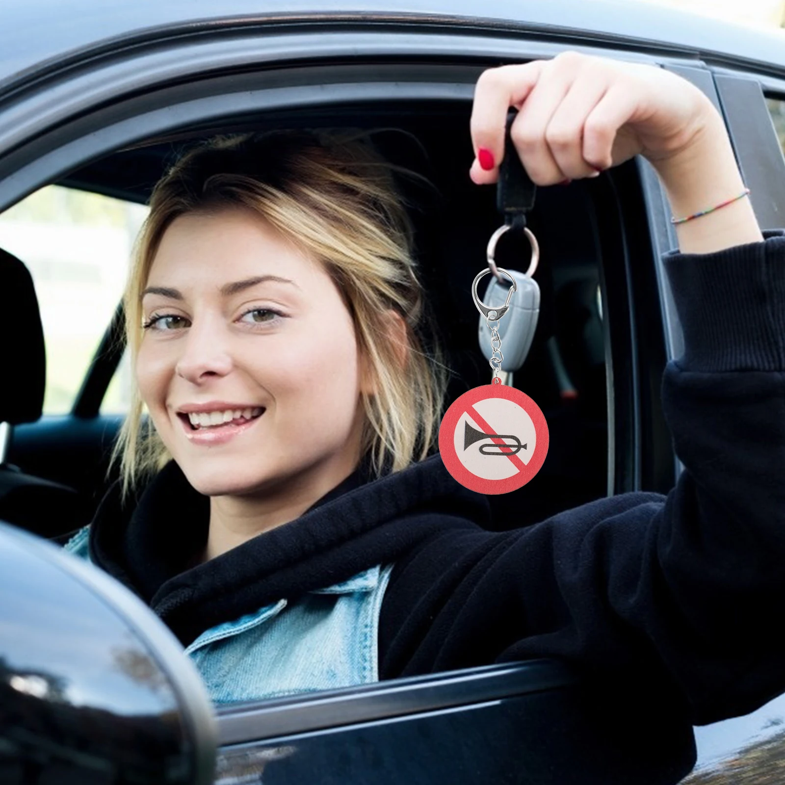 

No Honking Sign Keychain Metal Key Pendant For Bag Car Decoration Small Keychain Hanging Ornament Traffic Sign Key Ring For Kids
