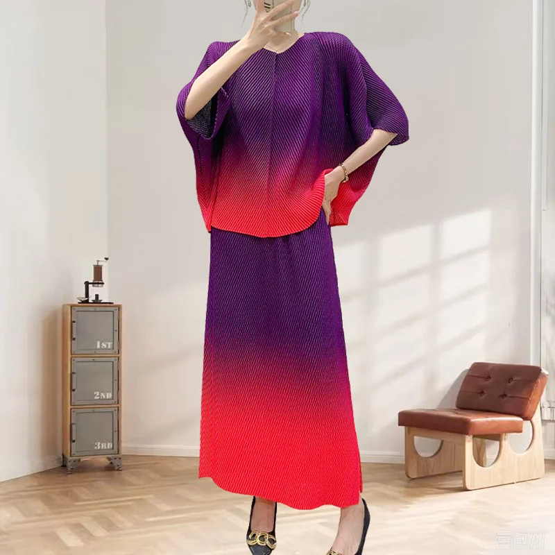 

Miyake Pleated Skirt Set Plus Size Fold Women's Skinny Gradient Color Set Miyake Pleat Top + Long Skirt 2-piece Bustle Skirt