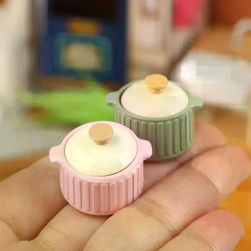 Pot à soupe miniature couleur beurre 1/12 pour maison de poupée, modèle d'ustensile de cuisine, décoration pour maison de poupée, ornement de micro-scène