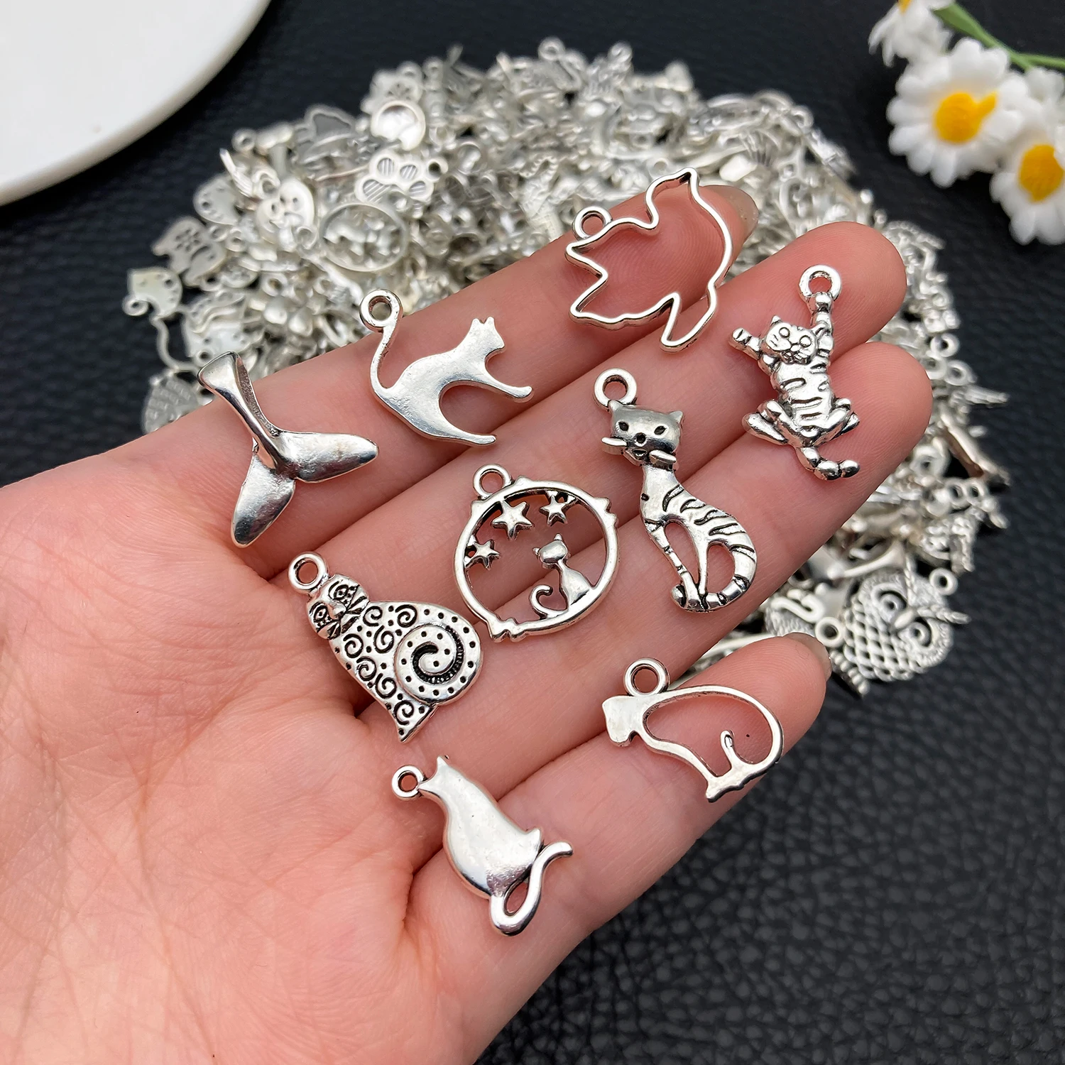 Random 100pcs Ancient Silver Animal Series Charms Pendant, Suitable for Necklace Earrings Jewelry Making Accessories