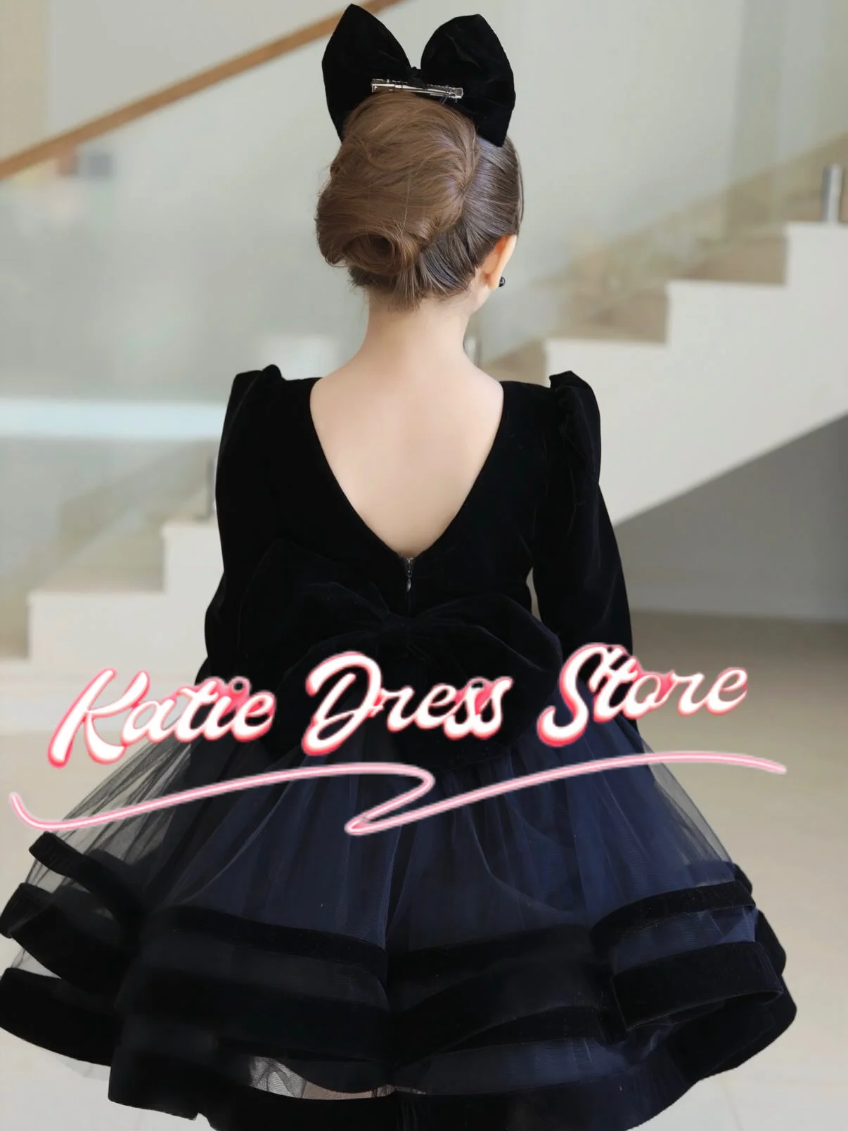

Customized Black Velvet Flower Girl Dress for Wedding Tulle Puffy Full Sleeve Kids Birthday Party First Communion Ball Gowns