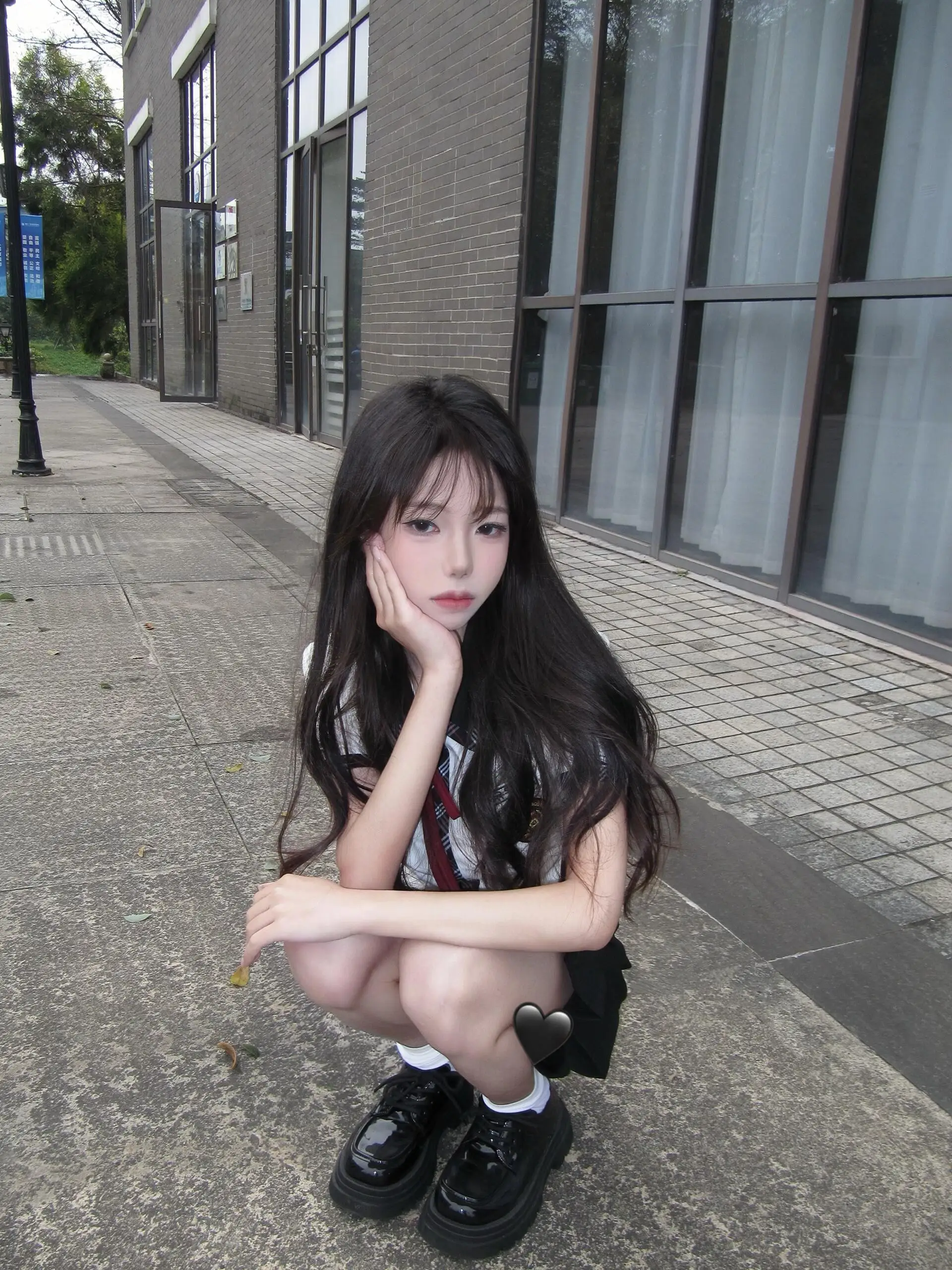 

Оригинальный дизайн: белый комплект из укороченной блузки с завязками на талии и пикантной юбки в стиле JK для женщин, короткий рукав, прямой крой.